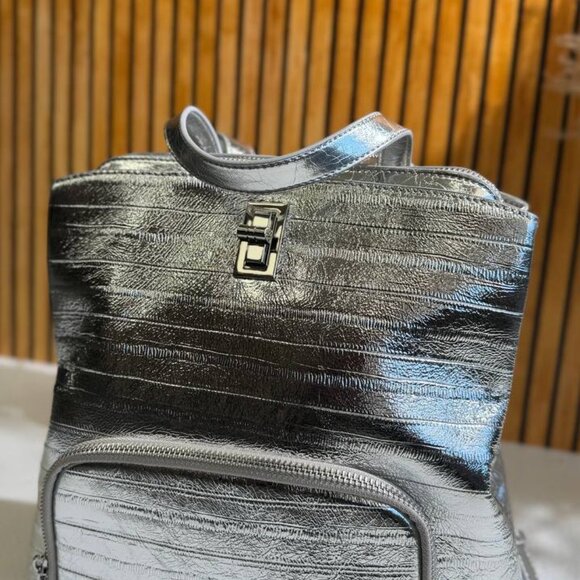 Lumière Luxe – A Leather Backpack for Bold Achievers